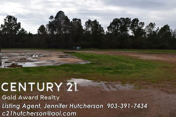 2233 W Point Tap Rd, Palestine, TX 75803